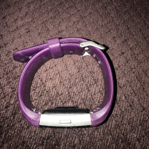 Charge 2 Fitbit + Charging cable + Little bag - Picture 3 of 5